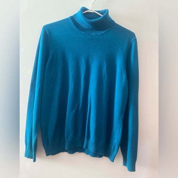 NORTHERN REFLECTIONS Turtleneck Sweater - Picture 2 of 6